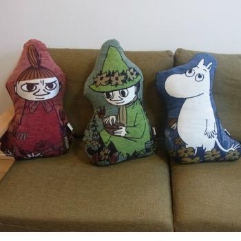 ムーミン雑貨 クッション 大 ゴブラン織り ぬいぐるみ型 ダイカットクッション 抱き枕 スナフキン 休憩中 ルブレ 通販 Yahoo ショッピング