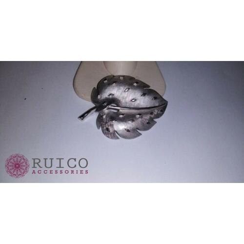 TRIFARI トリファリ ブローチ リーフ 葉 アンティーク TRIFARI トリファリ ブローチ ビンテージ