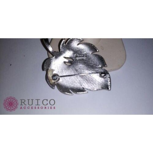 TRIFARI トリファリ ブローチ リーフ 葉 アンティーク TRIFARI トリファリ ブローチ ビンテージ