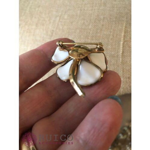 TRIFARI トリファリ ブローチ ホワイト 白 アンティーク TRIFARI トリファリ ブローチ ビンテージ