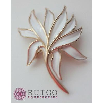 TRIFARI トリファリ ブローチ ホワイト 白 アンティーク