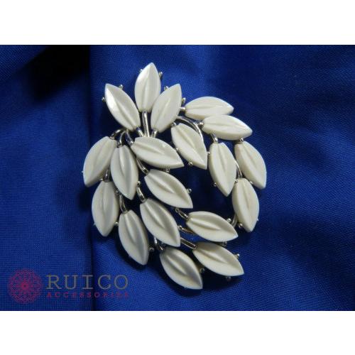 TRIFARI トリファリ ブローチ ホワイト 白 アンティーク