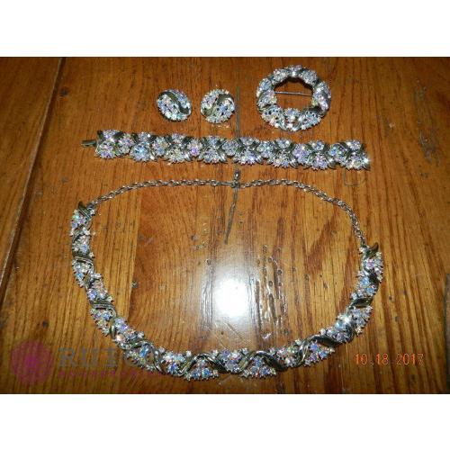 TRIFARI トリファリ ブローチ ラインストーン アンティーク