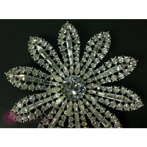 早い者勝ち訳あり！ TRIFARI トリファリ ブローチ ホワイト 白 アンティーク 【SKC7049792898】(25428円)