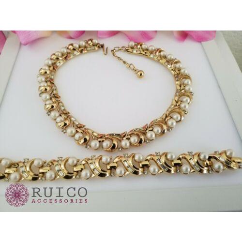 TRIFARI トリファリ イヤリング ピアス ゴールド アンティーク TRIFARI トリファリ イヤリング ピアス ビンテージ