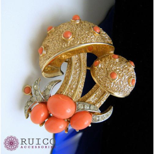 TRIFARI トリファリ ブローチ ホワイト 白 アンティーク TRIFARI トリファリ ブローチ ビンテージ