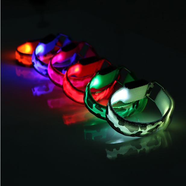 両手用2本組 LEDアームバンド 迷彩柄 ランニング ライト 夜間対応 ウォーキング セーフティバンド 点灯モード切替 反射 バンド型ライト |  | 14