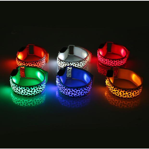 両手用2本組 LEDアームバンド ランニング ライト 豹柄 ヒョウ柄  夜間対応 ウォーキング セーフティバンド 点灯モード切替 反射 バンド型ライト |  | 12