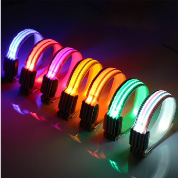 両手用2本組 LEDアームバンド ストライプ柄 ランニング ライト 夜間対応 ウォーキング セーフティバンド 点灯モード切替 反射 バンド型ライト |  | 12