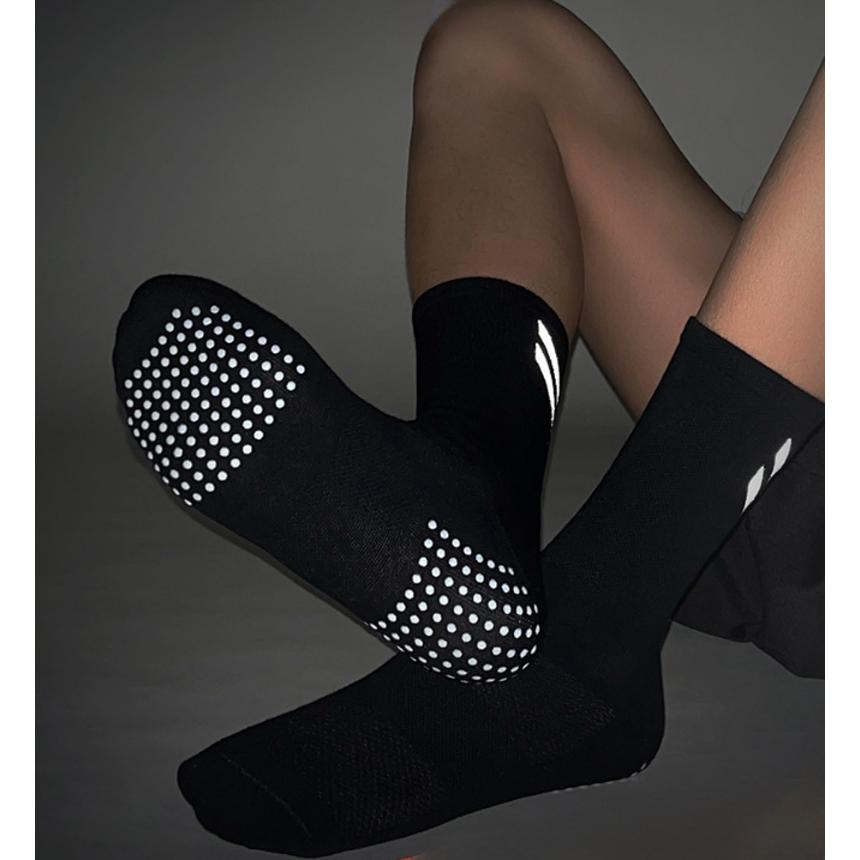 ランニングソックス 2足セット ミディアム丈 コンプレッション設計 滑り止めゴム付き リフレクター付き 通気性メッシュ 靴ズレ予防 メンズ レディース スポーツ |  | 03