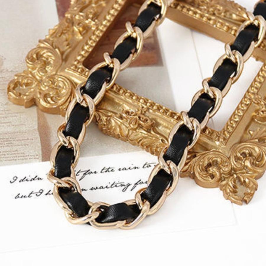 フルラ　レザー　スマホショルダーバッグ　ゴールドチェーン　ロゴ金具 Furla フルラ ロゴ金具 チェーンショルダー ショルダーバッグ