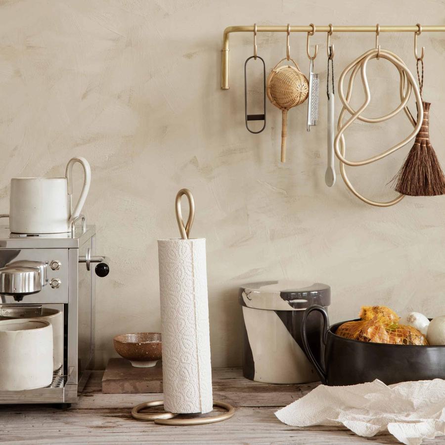 Ferm Living ファームリビング 有機的なフォルムの真鍮製キッチンペーパーホルダー Curvature Brass 北欧 インテリアの画像