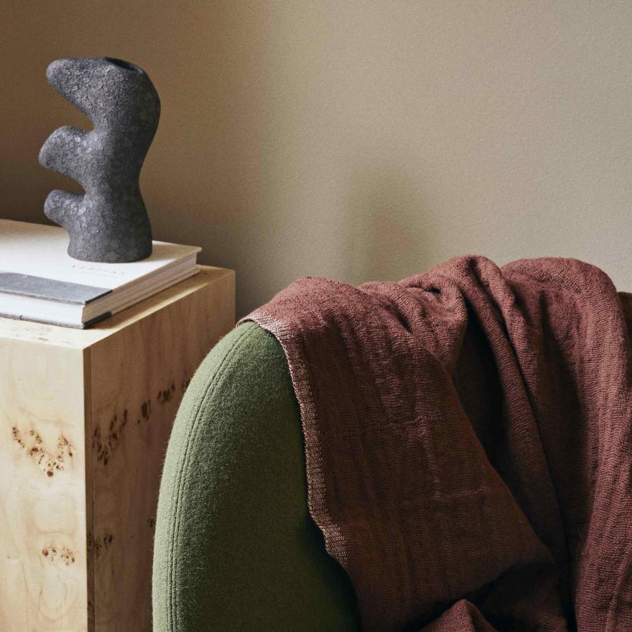 Ferm Living ファームリビング ラスティックなテクスチャと柔らかな有機フォルムのフラワーベース Yara ブラック 高さ24cm 陶器_2