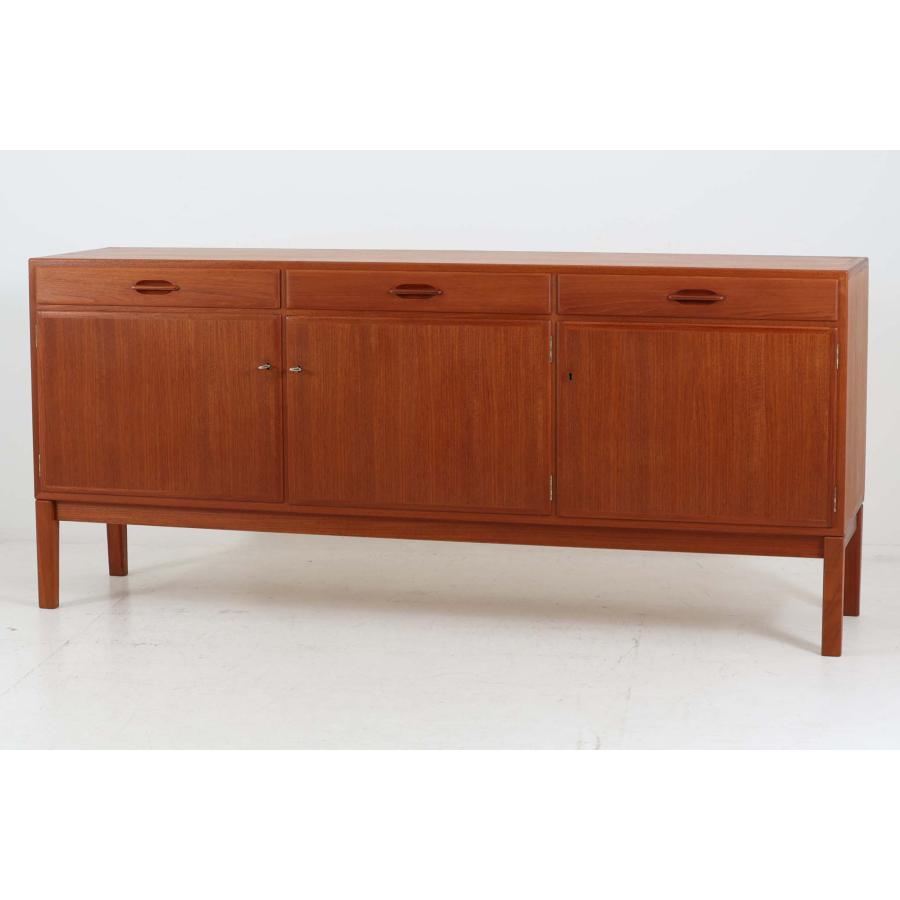 スウェーデン製 おしゃれなキッチンキャビネット/サイドボード チーク