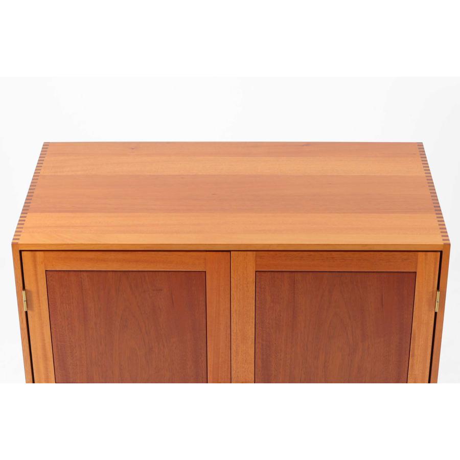 【発送の場合は即購入不可】 デンマーク Soborg Mobler キャビネット マホガニー 無垢材 収納家具 本棚 サイドボード 北欧 ヴィンテージ Christian Hvidt 94612 Christian Hvidt(クリスチャン・ヴィッツ) キャビネット マホガニー