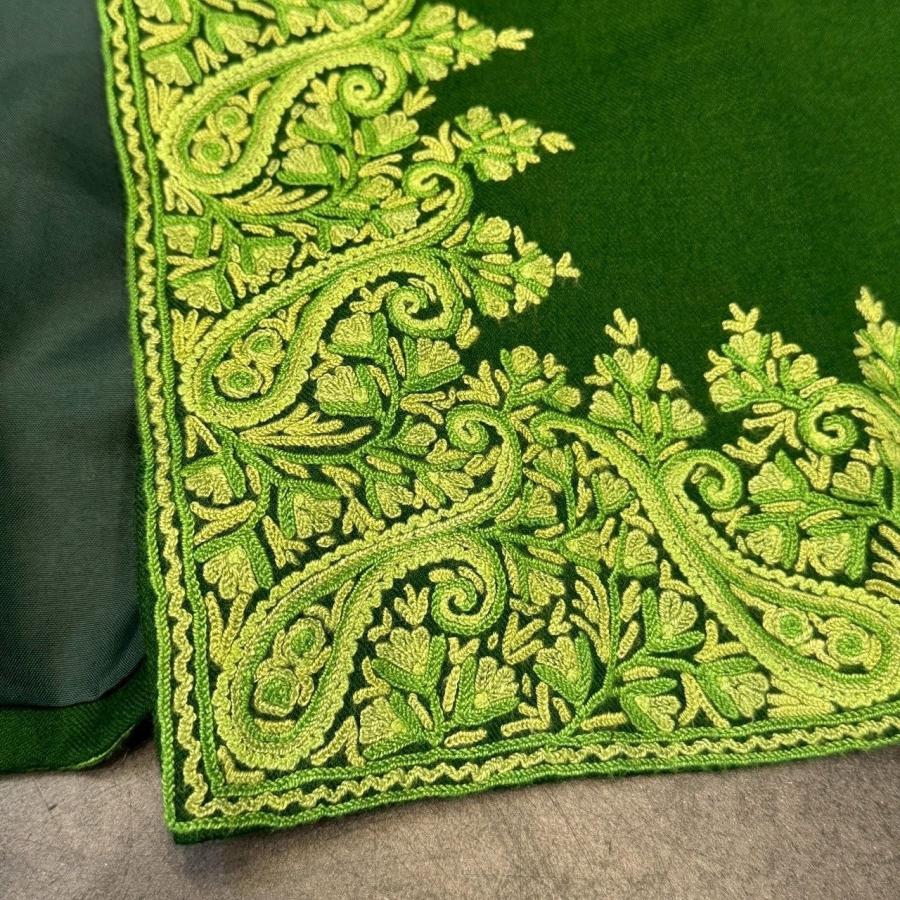 ロングコート 秋冬向け メリノウール シルク刺繍 インド製 伝統工芸 手刺繍 グリーン ワンピース風 レディース ジャケット アウター 防寒 高級感 エスニックの画像