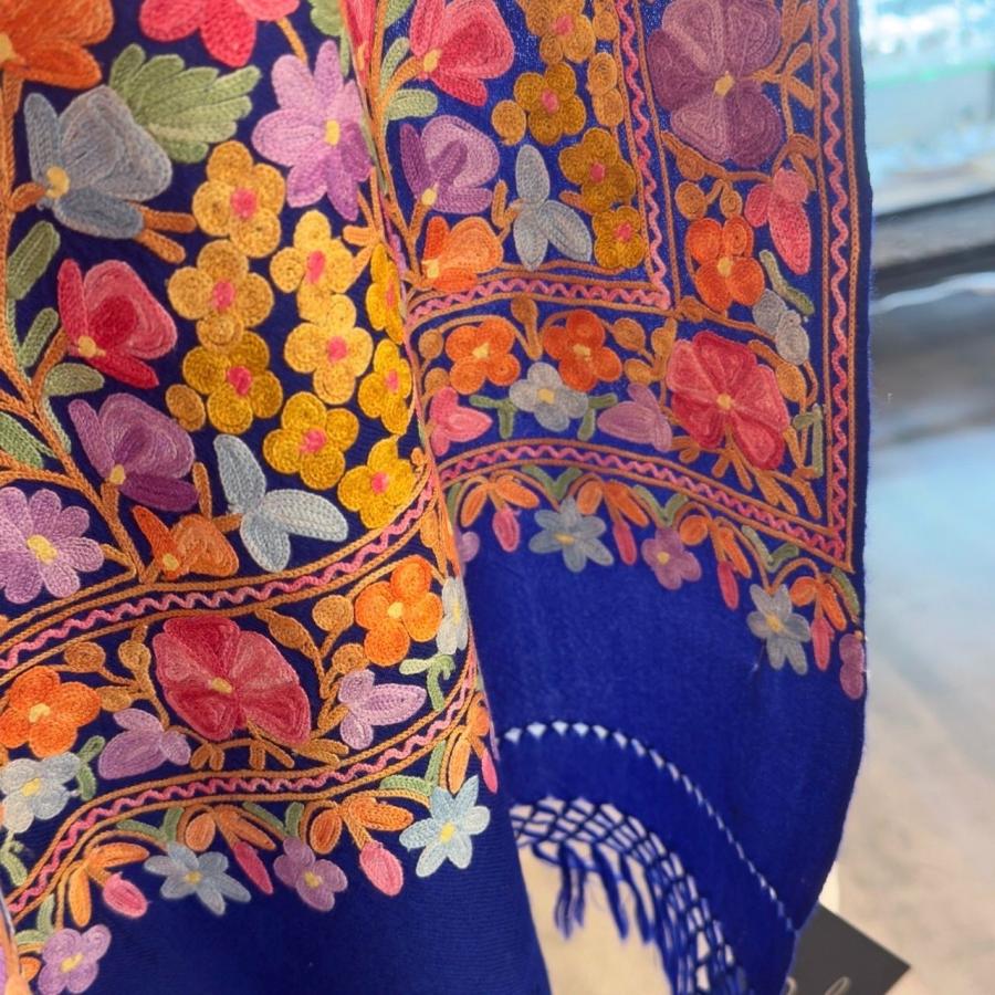 メリノウール シルク刺繍 手織り ショール ストール ボタニカル刺繍 ブルー ピンク オレンジ スカイブルー パープル 花柄 植物柄大判 アジアン 一点物の画像