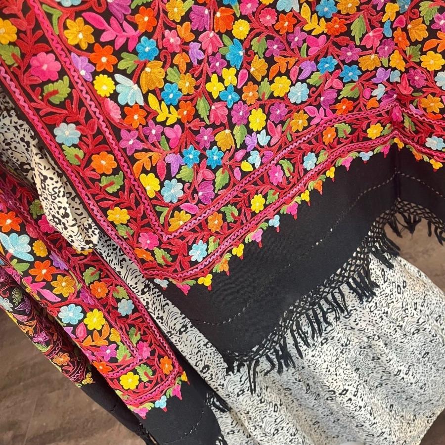 ショール 大判 シルク刺繍 メリノウール カシミール タペストリー スカーフ 手作り ハンドメイド 一点もの カラフル刺繍 インド伝統工芸 ナチュラルインテリアの画像