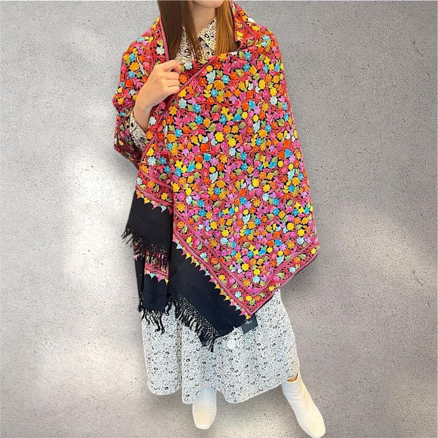 ショール 大判 シルク刺繍 メリノウール カシミール タペストリー スカーフ 手作り ハンドメイド 一点もの カラフル刺繍 インド伝統工芸 ナチュラルインテリアの画像