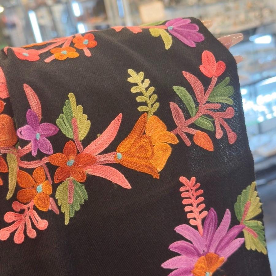 メリノウール シルク刺繍 手織り ショール ストール ボタニカル刺繍 ブラック 漆黒 ブルー ピンク オレンジ イエロー パープル 花柄 植物柄大判 アジアンの画像