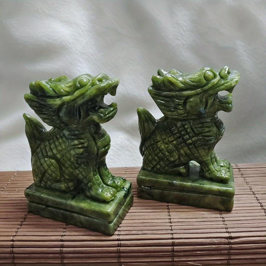 翡翠　麒麟縁起彫刻　根付　置物　(14075) 翡翠 麒麟 天然 石 手作り ヒスイ キリン ジェイド 神獣 幸運 癒し