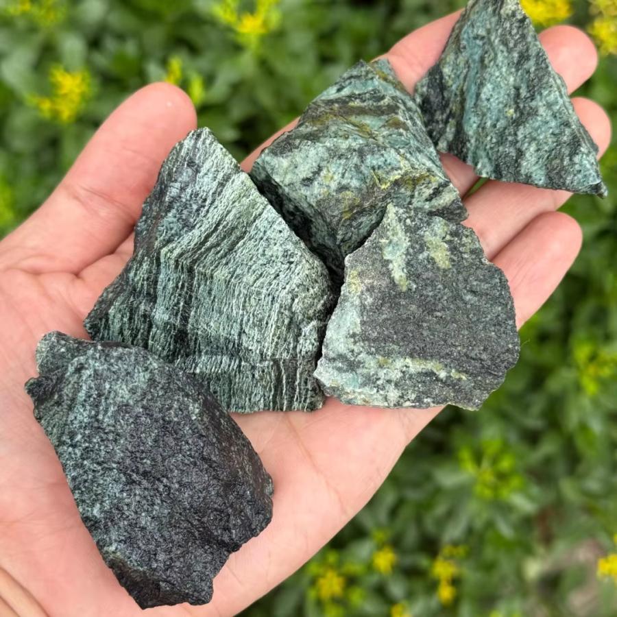 サーペンティン 蛇紋石 グリーン 天然石 300g 置物 オブジェ 不揃い