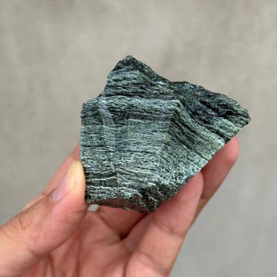 サーペンティン 蛇紋石 グリーン 天然石 300g 置物 オブジェ 不揃い