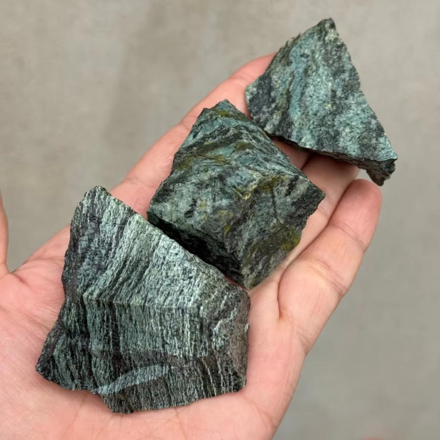 サーペンティン 蛇紋石 グリーン 天然石 300g 置物 オブジェ 不揃い