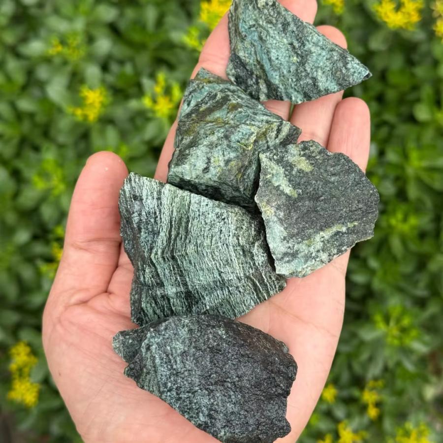 サーペンティン 蛇紋石 グリーン 天然石 300g 置物 オブジェ 不揃い