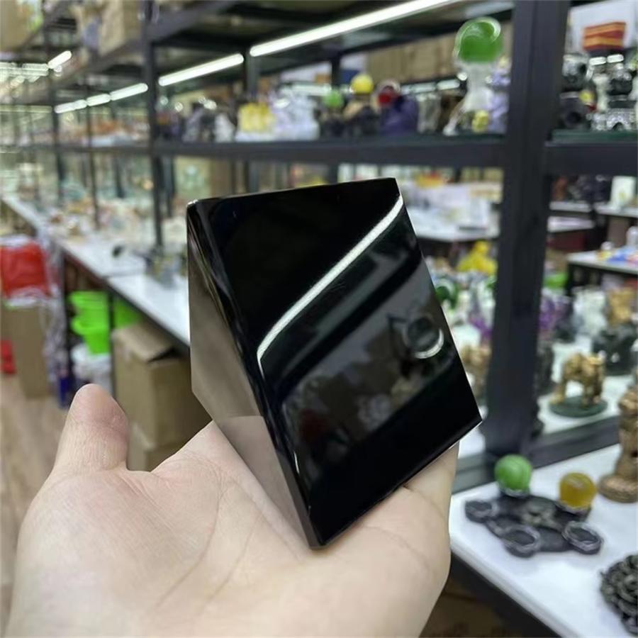 黒曜石 オブシディアン ピラミッド型 三角形 天然石 天然 黒 4cm ブラック 置物 オブジェ 不揃い 風水 保護石 厄除け インテリア ...