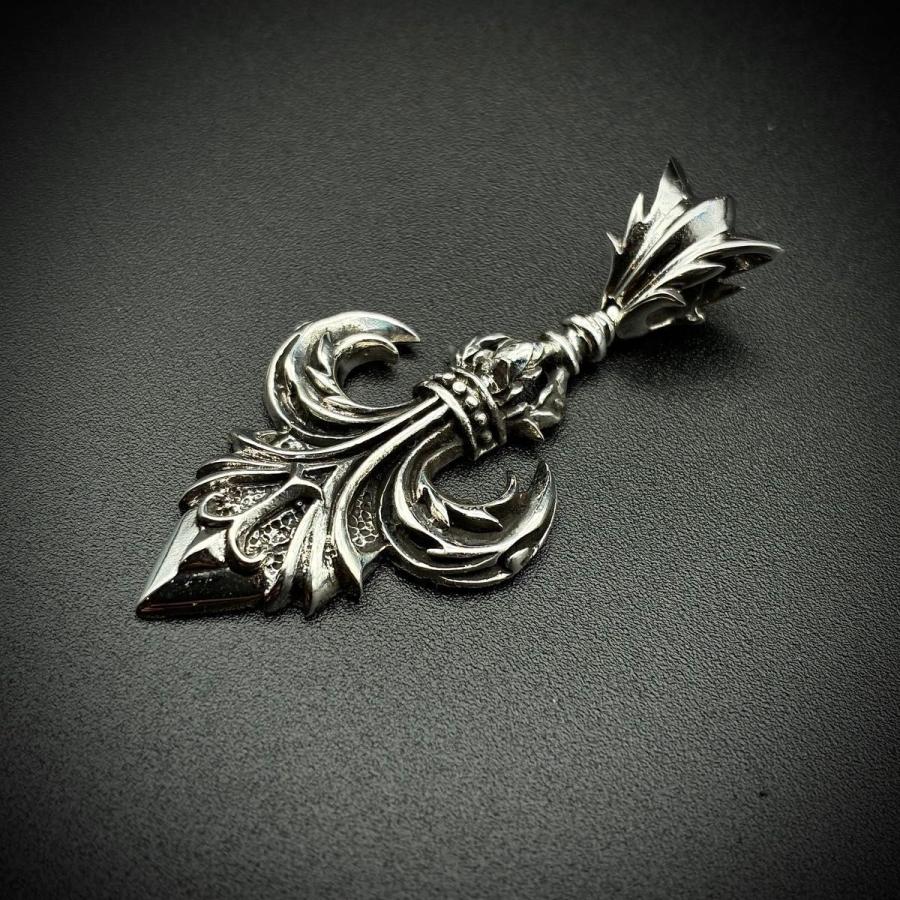 ペンダントトップ シルバー925 百合 王冠 翼 羽 剣 チャーム シルバー ネックレス ネックレストップ クロス ペンダント  アクセサリー 騎士 紋章 盾 ゴシックの画像