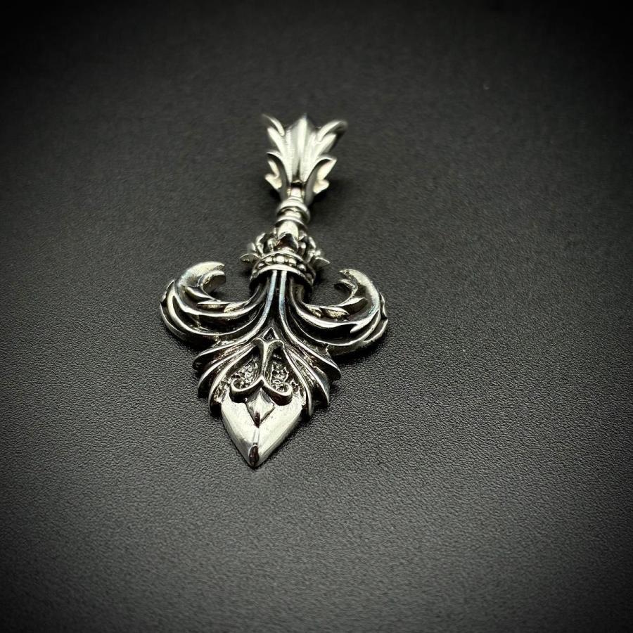 ペンダントトップ シルバー925 百合 王冠 翼 羽 剣 チャーム シルバー ネックレス ネックレストップ クロス ペンダント  アクセサリー 騎士 紋章 盾 ゴシックの画像