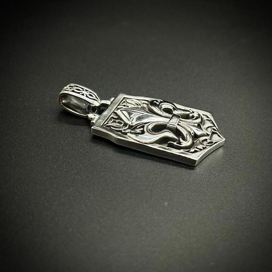 フレアリス 紋章 シルバー925 ペンダントトップ 重厚 ユリ 百合 925刻印 シルバー silver チャーム ネックレストップ スターリングシルバー BUBOON 銀の画像