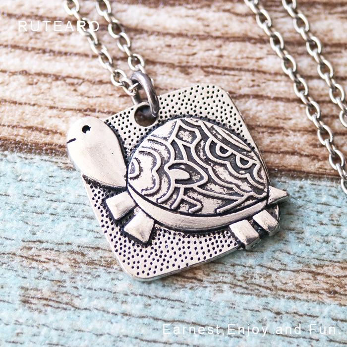 【新品】S&A ネックレス トップ 亀　シルバー　ポーランド館 新品】S&A ネックレス トップ 亀 シルバー ポーランド館 手編み紐付き