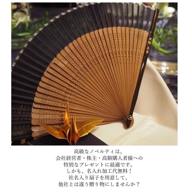 ぶ*ん様 飾り扇 楽天市場】金箔地 飾り扇子（大） 飾り台付き 花車 御所車 松 桜