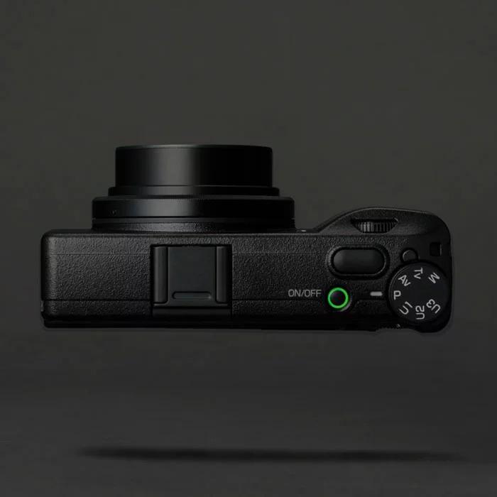 RICOH GR 新品 デジタルカメラ リコー IIIx 有効画素数2424万 F2