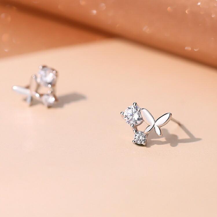【香港周六福】スタッドピアス イヤリング 蝶 シルバー925耳 デザイン性高い ピアス シルバー925 蝶々 キュービックジルコニア シルバー シンプル