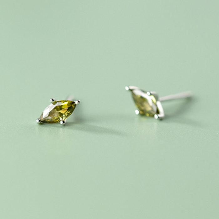ピアス オリーブグリーンマーキス 小さい シンプル ペリドット 天然石 軟骨 金属アレルギー シルバー925 アレルギー対応 20G | ブランド登録なし