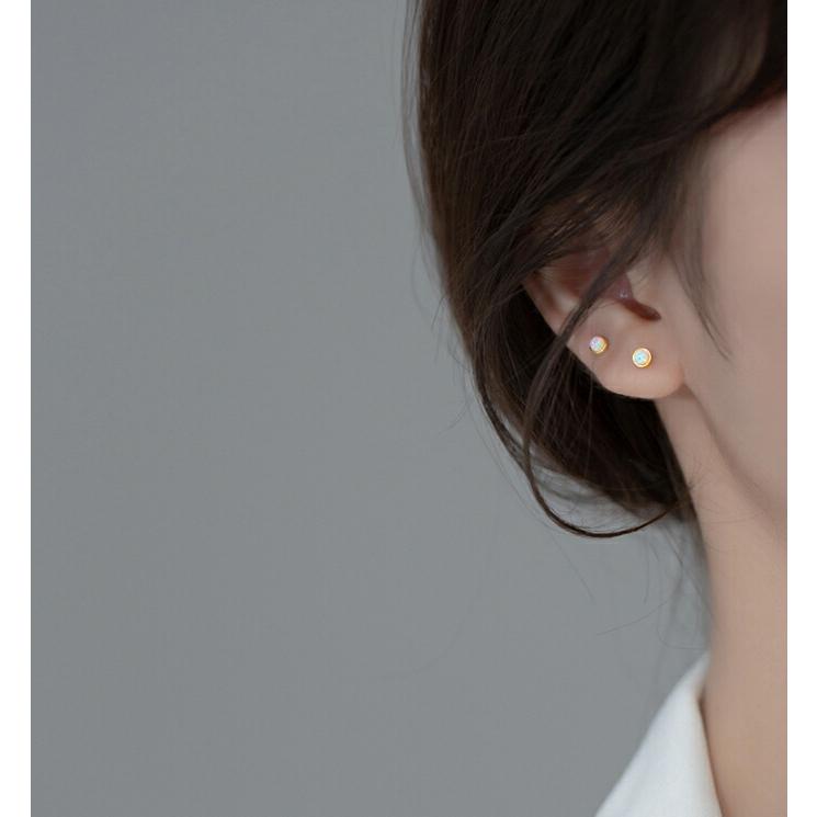 【希少】世界に1つ‼︎ 極美品　オパール　ピアス　シルバー　925 ピアス 合成オパール 小さい 極小 シンプル 軟骨 金属アレルギー