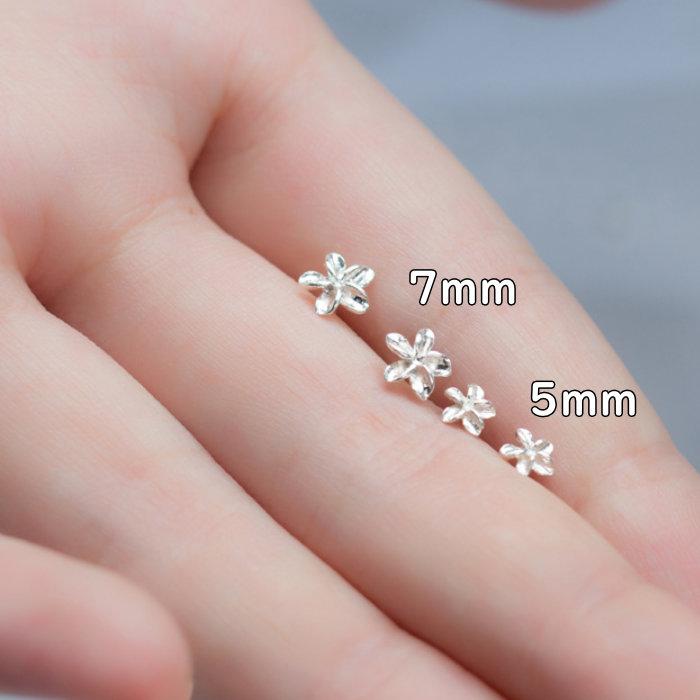 ピアス フラワー 花 小さい シンプル 軟骨 金属アレルギー シルバー