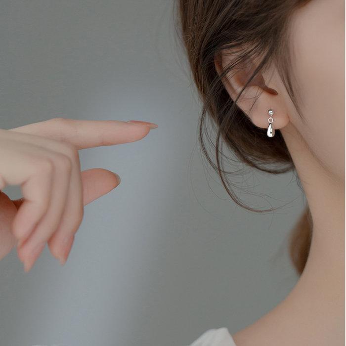 小粒なピアスくすみカラーシルバーアクセント　レディース　ハンドメイド秋冬ピアス ピアス ドロップ 涙 雫 しずく 小さい シンプル 軟骨 金属アレルギー