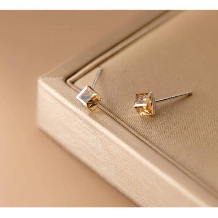 ピアス スクエアストーン 小さい シンプル 軟骨 金属アレルギー
