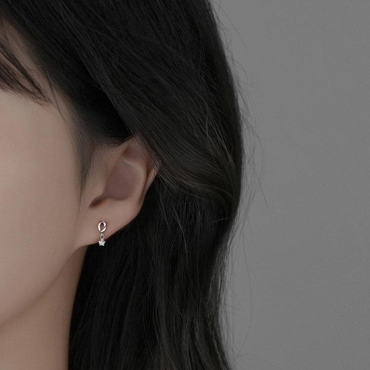 揺れるリングスターピアス スタッドピアス 小さいピアス シルバー