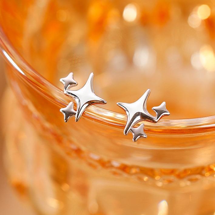 四芒星モチーフの煌めき3連星ピアス 四芒星 ピアス クロススター 十字