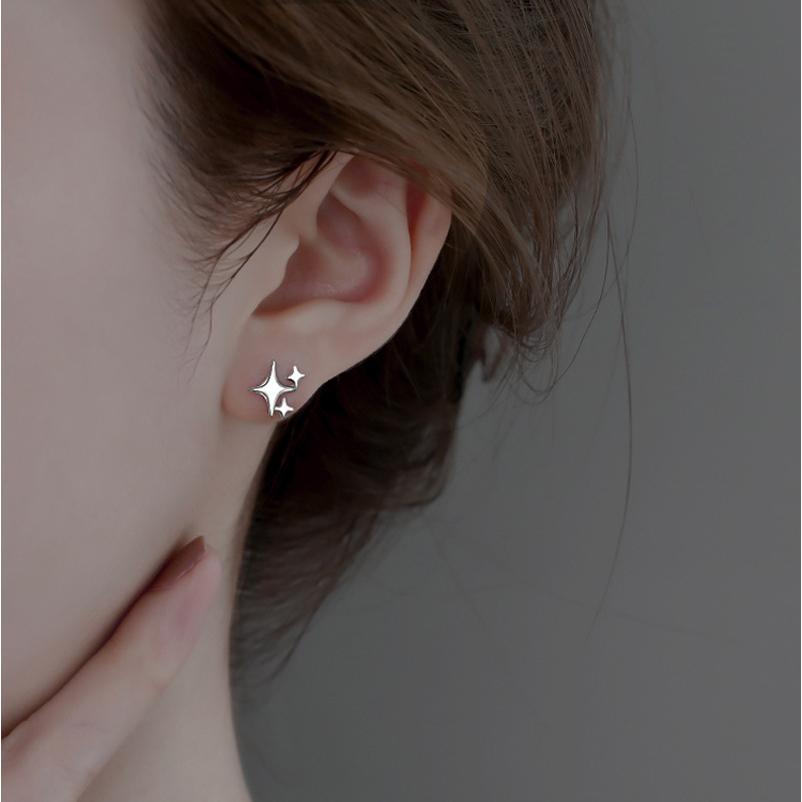 四芒星モチーフの煌めき3連星ピアス 四芒星 ピアス クロススター 十字