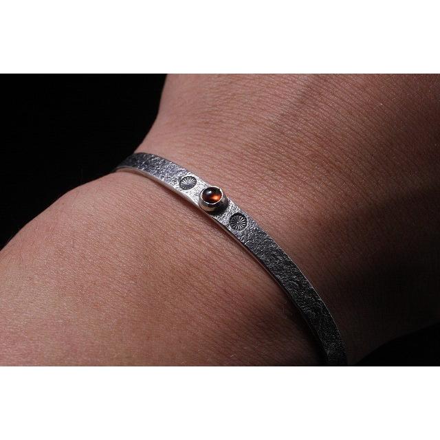バングル メンズ シルバー ブランド 龍頭 菊紋 平打ち シルバーバングル 石付 B 105 龍頭 Silveraccessorieswebshop 通販 Yahoo ショッピング