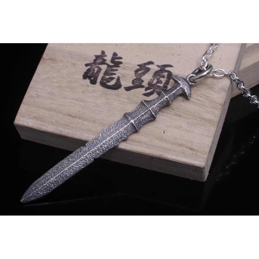 ネックレス メンズ 天叢雲剣 ペンダントトップ 燻し仕上げ 草薙の剣 ブランド 三種の神器 神話 P 472 C 龍頭 Silveraccessorieswebshop 通販 Yahoo ショッピング