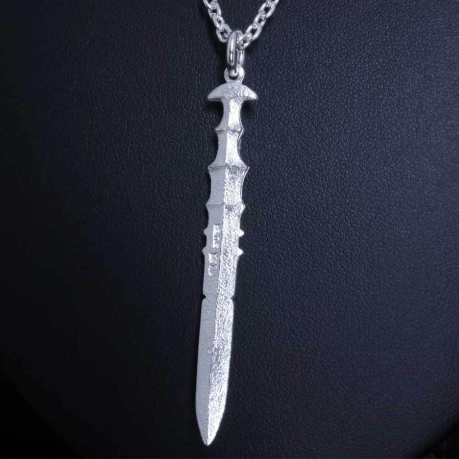 剣の形の金属製ペンダント ペンダント メンズ 火焔 天叢雲剣 ペンダントトップ 白仕上げ 草薙の剣
