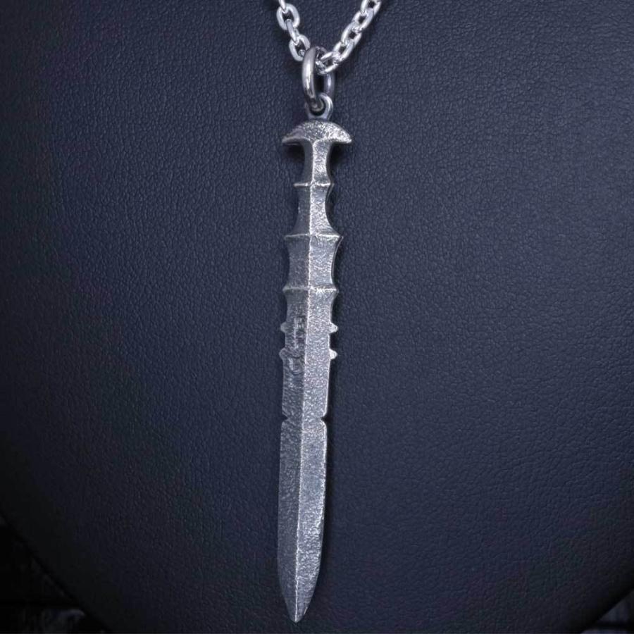 剣の形の金属製ペンダント ペンダント メンズ 火焔 天叢雲剣 ペンダントトップ 燻し仕上げ 草薙の