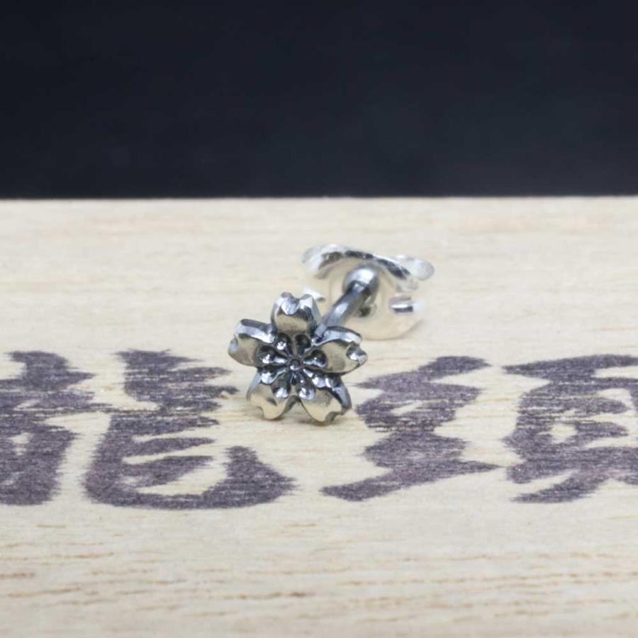 ピアス メンズ 片耳用 シルバー 龍頭 桜 シルバーピアス 1ヶ シングル ピン 国花 ブランド 和柄 日本の画像